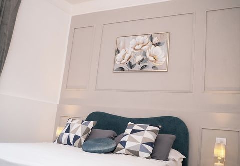 Lainnya Sister's House