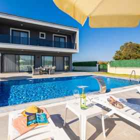 Room 1 Villa Grand Yasar 4 With 4 Bedrooms and 4 Bathrooms, Muğla Hotels