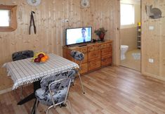 อื่นๆ 6 Cottage by the Lake in Wiselka Near the sea