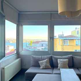 Room 1 Stylish Apartment with Bosphorus View, Besiktas Hotels