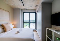 Others 2 w Stylish 2BR Apartment in Vibrant Centriqo