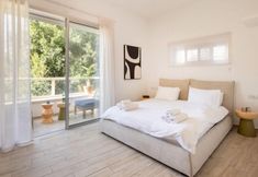 Others 2 Stylish 3BR Apt w Balcony 5 min Walk from Beach