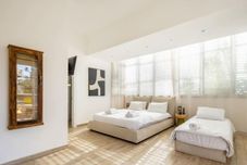 Others Stylish 3BR Apt w Balcony 5 min Walk from Beach