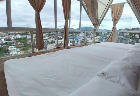 Others Infini - Rosemary Huong Thao