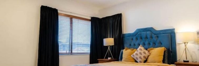 其他 Spacious Eastern Beach Home - 1 Min from Beach!