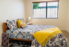 Others 5 Spacious Eastern Beach Home - 1 Min from Beach!