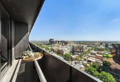 Lainnya 7 Chic 2BR Apt, Near to Melbourne Central, City Views