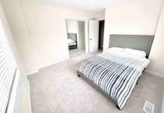 其他 4 Brand New 5 Bedroom Home in West Niagara