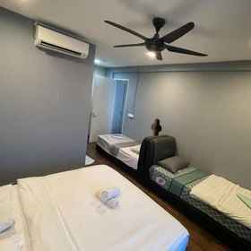 Room 1 Riverson SOHO Modern Duplex 5 minute to Imago, Khách sạn Pusat Latihan dan Makmal Jabatan Air Negeri Sabah
