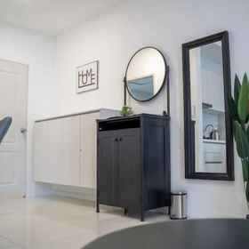 Room 1 The Chambers Luxury Apartments, Surau Jumaat Al-Hikmah Hotels