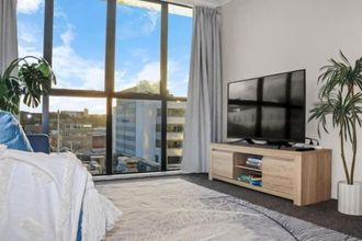 Lain-lain 4 Cozy 2-Bedroom Retreat Steps from Sky Tower