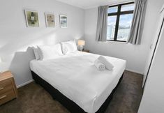 Lain-lain 2 Cozy 2-Bedroom Retreat Steps from Sky Tower