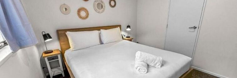 Lain-lain Cozy 2-Bedroom Retreat Steps from Sky Tower