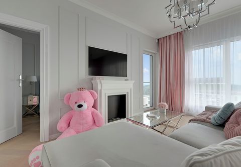 อื่นๆ Magellana Glamour & Green Hill View by Downtown Apartments