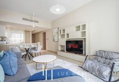 Others 7 LUX LIV Contemporary Marina Suite 2