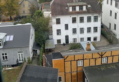 Others Classic Brownstone Apartments and Rooms