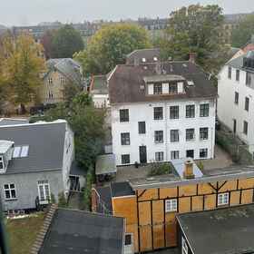 Primary image 1 Classic Brownstone Apartments and Rooms, Kihoskh Hotels