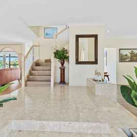 Interior entrance 1 Villa Maria 4BRM Home, Hotel Lower Beechmont