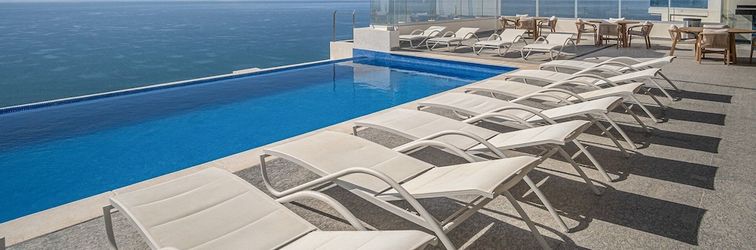 Others Amazing two Bedroom Beach Front Condo W405