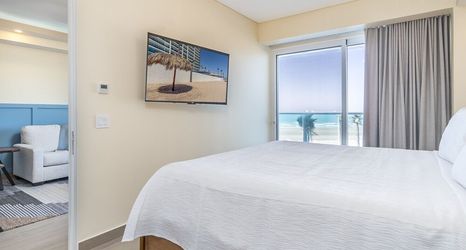 Others 2 Splash in The New Lazy River/stay in Modern Luxury Encantame Viento 303