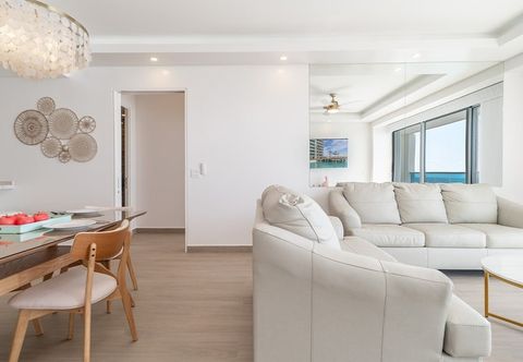 อื่นๆ Modern 2 BR Condo at Encantame Towers Viento 2204