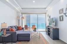 อื่นๆ Lavish 1 Bedroom Beach Front Condominium Encantame C-1403