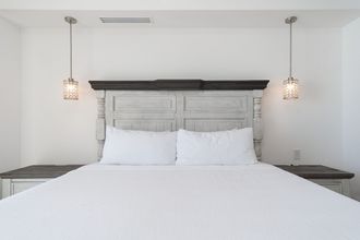 Others 4 Lavish 1 Bedroom Beach Front Condominium Encantame C-1603