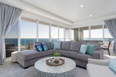 その他 Impressive & Beautiful 3 Bedroom end Unit Ocean Front Encantame C-1901