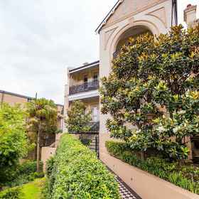 Primary image 1 สตูดิโอสไตล์ดีไซเนอร์ในใจกลาง เกลบ ที่ทันสมัย, โรงแรม & ที่พัก Telecom Business Consultants