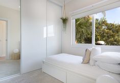 기타 4 Idyllic 4-bed Home With Alfresco Area Near Beach