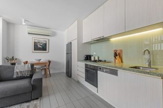 기타 4 Chic 1-bed With Harbour Views & Pool by Tram Line