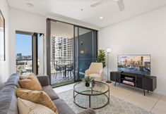 Others 5 Riverside 2-bed by Brisbane's Landmarks