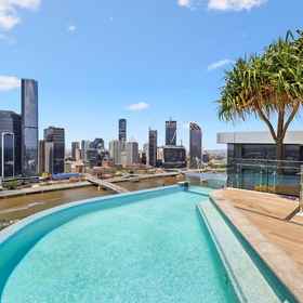 Primary image 1 シック 2 ベッド ウィズ ルーフトップ プール オーバールッキング ザ シティ, ローディングドック–ブリスベンコンベンション&エキシビションセンター ホテル