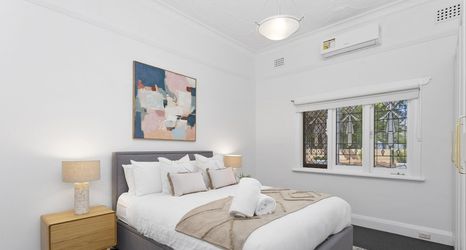 Khác 2 Elegant Art Semi Detached 2-bed Home