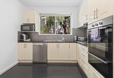 Others 7 Charming Inner-city Stay- Space, Style & Location