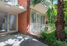 Others 2 Charming Inner-city Stay- Space, Style & Location