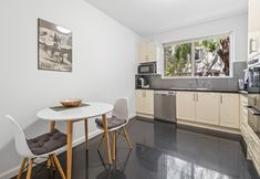 Others 6 Charming Inner-city Stay- Space, Style & Location