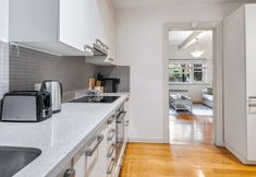 Others 6 Charming 2-bed Apartment With Fireplace & Parking