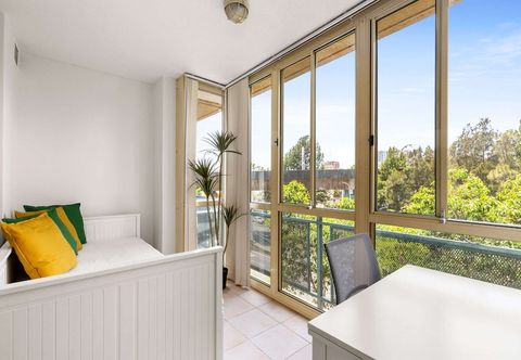 Others Green Views & Great Location: Inner-city 1-bed