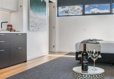 Others 3 Stylish Studio With Great Amenities Near Beachside