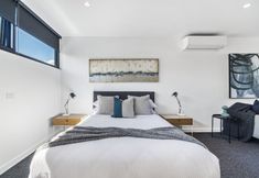 Others 7 Stylish Studio With Great Amenities Near Beachside