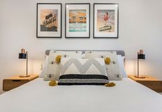 Others 7 Beautiful 2-storey Unit With Balcony Near Smith St