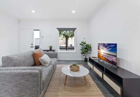 Others Sleek 2-bed Terrace Near Local Parks