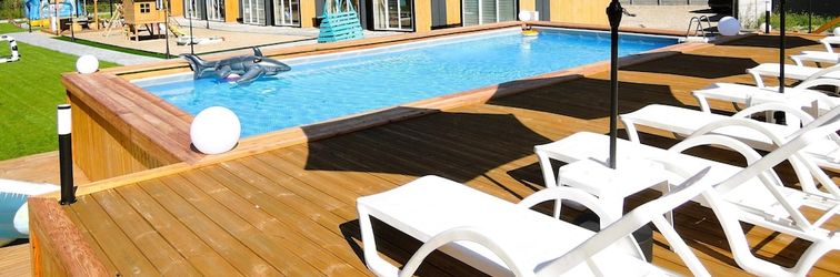 Others Holiday Homes With Swimming Pool, Close to the sea