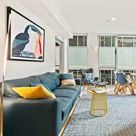 Primary image1Modern, Renovated Apartment in Melbourne CBD,普芬比利蒸汽小火车飯店