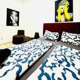 Primary image14BR Apartment for 8 Near FAC Platz,兰德大街飯店