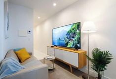 อื่นๆ 5 Cozy 1BR Walking Distance to Queen Victoria Market