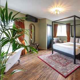 Primary image 1 Bear Hotel, Hotel Chew Stoke