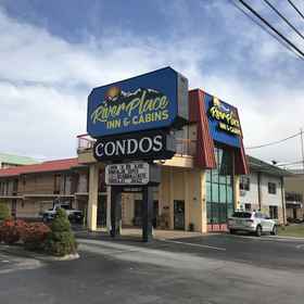 Primary image 1 River Place Inn, Hotel Pulau di Pigeon Forge