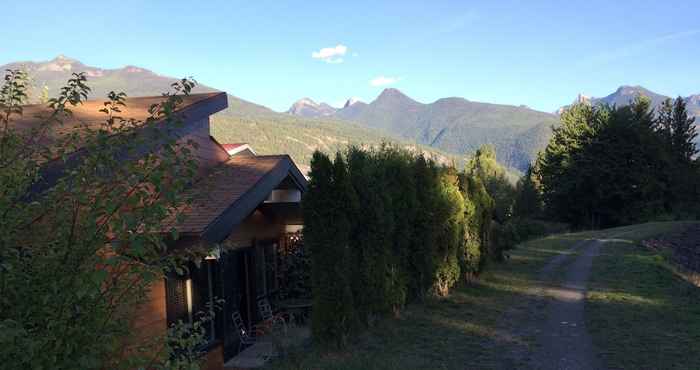 Khác Cottage By the River